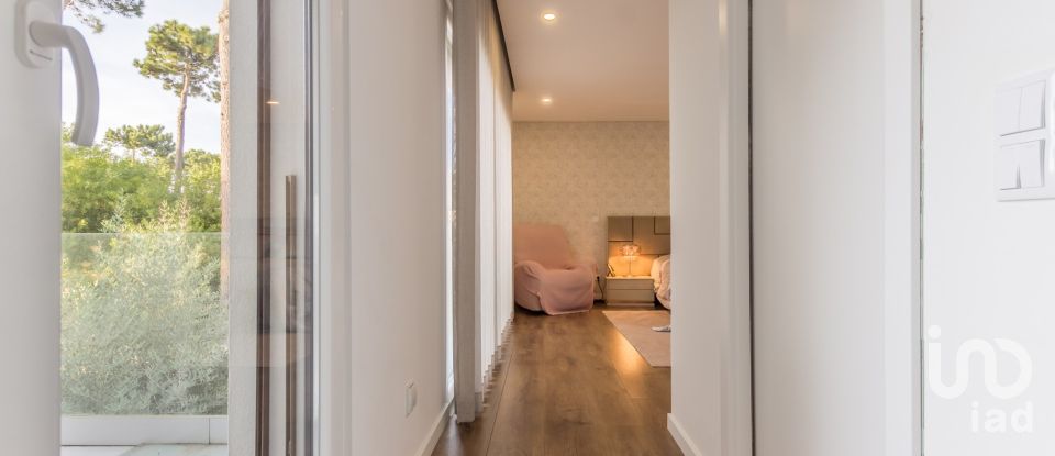 Moradia T3 em Charneca De Caparica E Sobreda de 220 m²