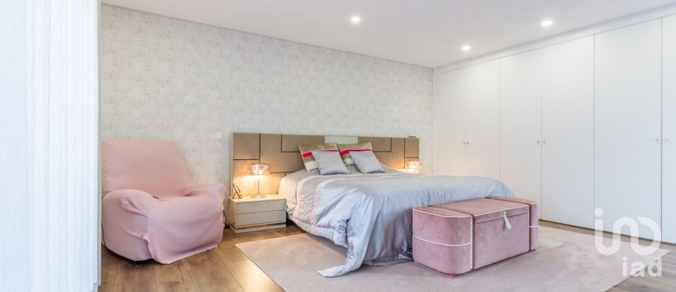 Moradia T3 em Charneca De Caparica E Sobreda de 220 m²