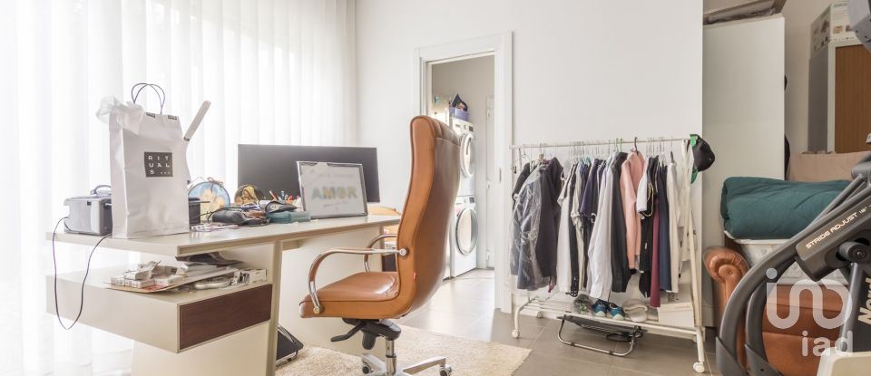 Moradia T3 em Charneca De Caparica E Sobreda de 220 m²