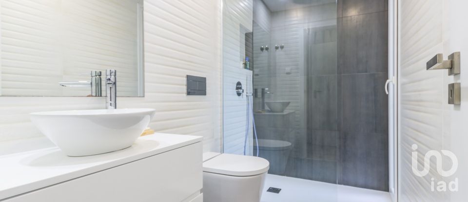 Moradia T3 em Charneca De Caparica E Sobreda de 220 m²