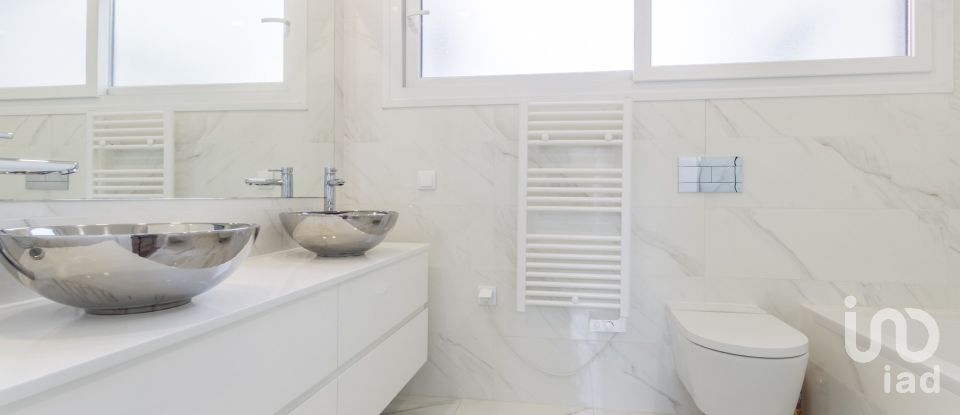 Moradia T3 em Charneca De Caparica E Sobreda de 220 m²