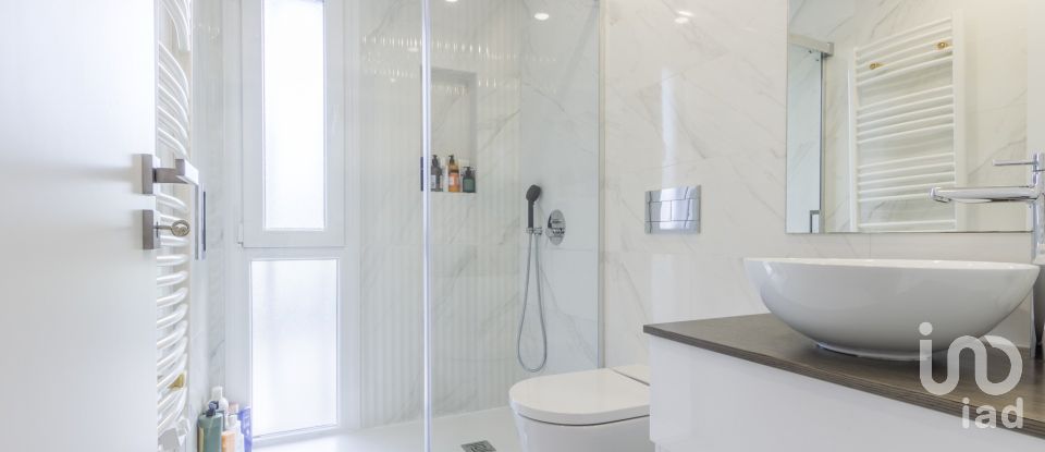 Moradia T3 em Charneca De Caparica E Sobreda de 220 m²