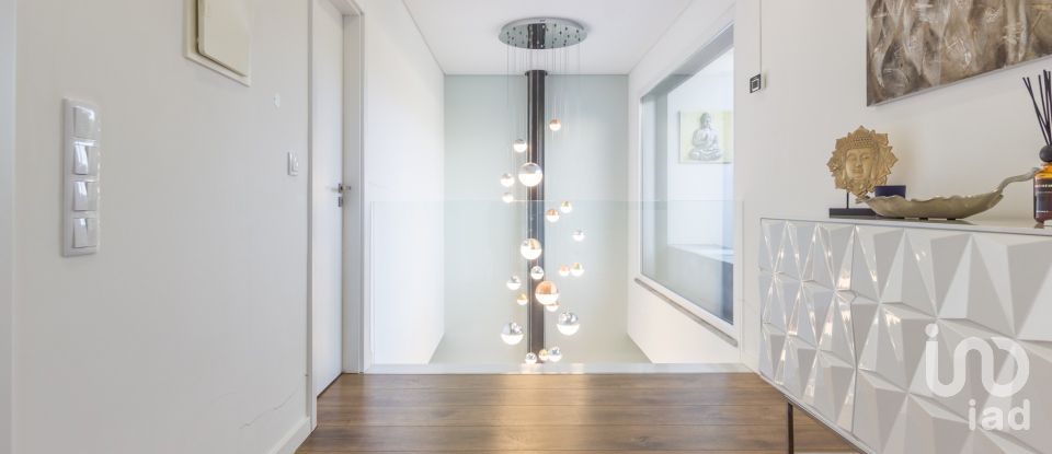 Moradia T3 em Charneca De Caparica E Sobreda de 220 m²