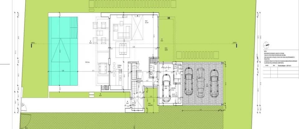 Moradia T3 em Charneca De Caparica E Sobreda de 220 m²