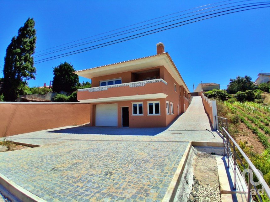 Casa T3 em Salir de Matos de 279 m²