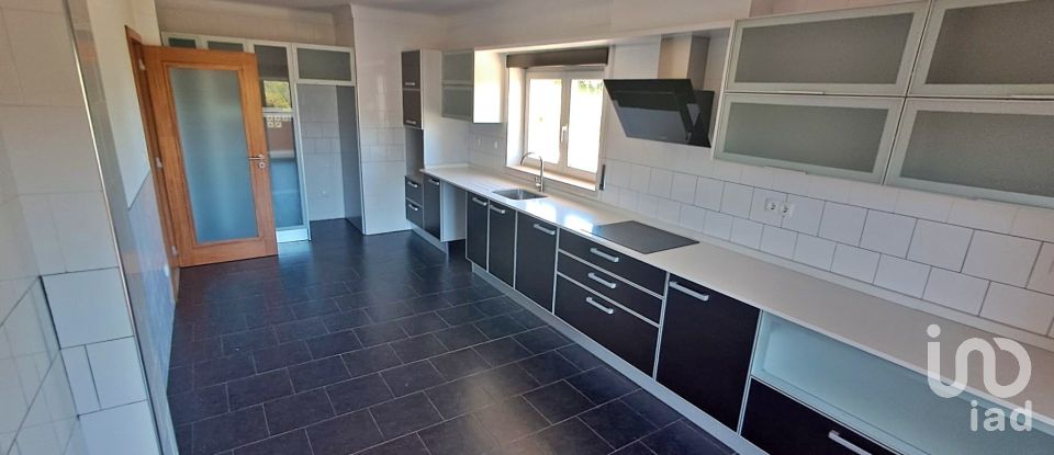 Casa T3 em Salir de Matos de 279 m²