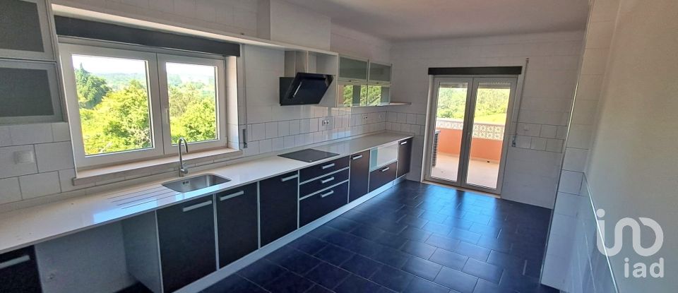 Casa T3 em Salir de Matos de 279 m²