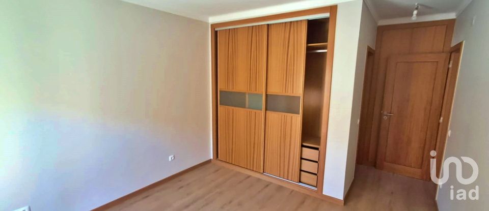 Casa T3 em Salir de Matos de 279 m²