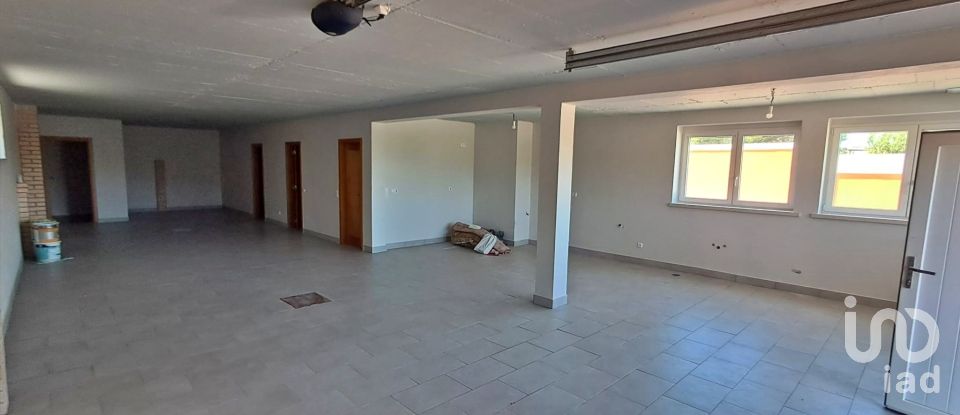 Casa T3 em Salir de Matos de 279 m²