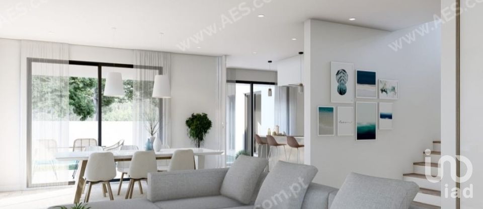 Moradia T4 em Amora de 126 m²