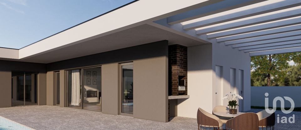 House T4 in Nadadouro of 230 m²