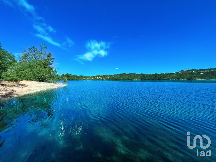 Terrain à bâtir à Serra e Junceira de 372 860 m²