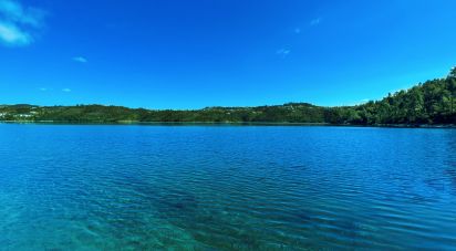 Terrain à bâtir à Serra e Junceira de 372 860 m²