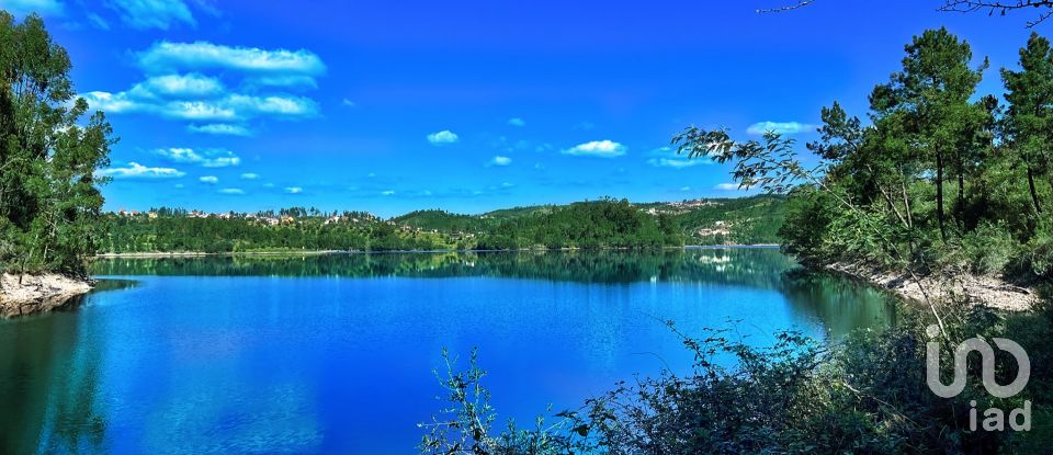 Terrain à bâtir à Serra e Junceira de 372 860 m²