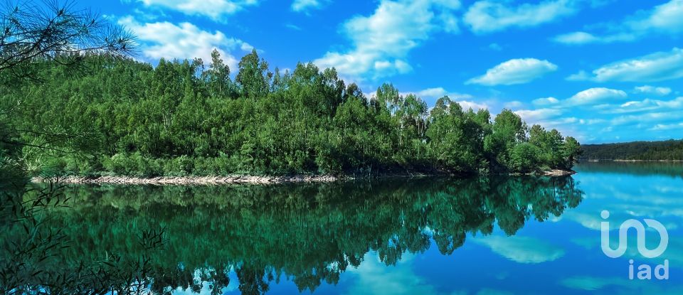Terrain à bâtir à Serra e Junceira de 372 860 m²