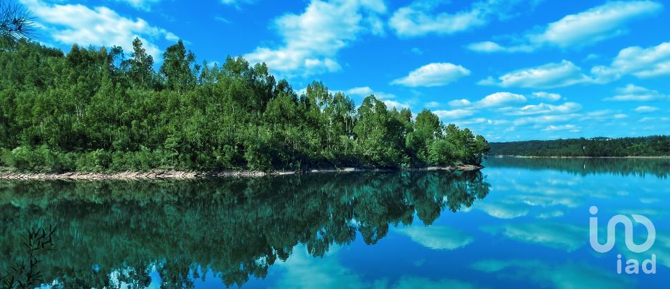 Terrain à bâtir à Serra e Junceira de 372 860 m²