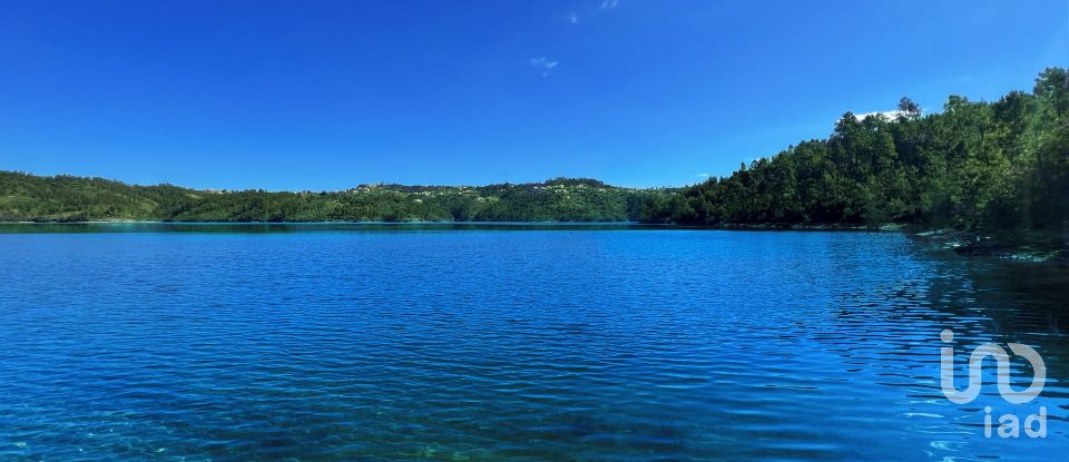 Terrain à bâtir à Serra e Junceira de 372 860 m²