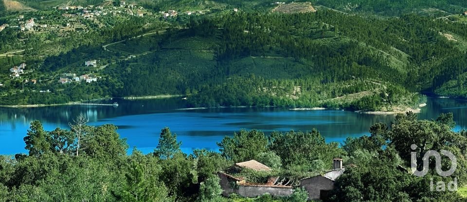 Terrain à bâtir à Serra e Junceira de 372 860 m²