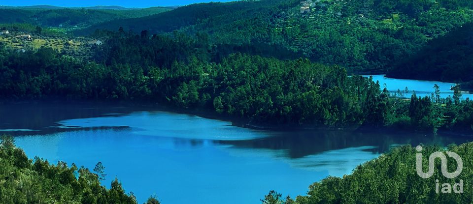 Terrain à bâtir à Serra e Junceira de 372 860 m²