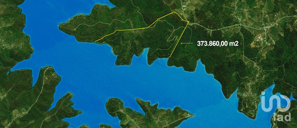 Terrain à bâtir à Serra e Junceira de 372 860 m²