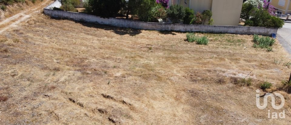 Terreno urbano em Alcanede de 544 m²