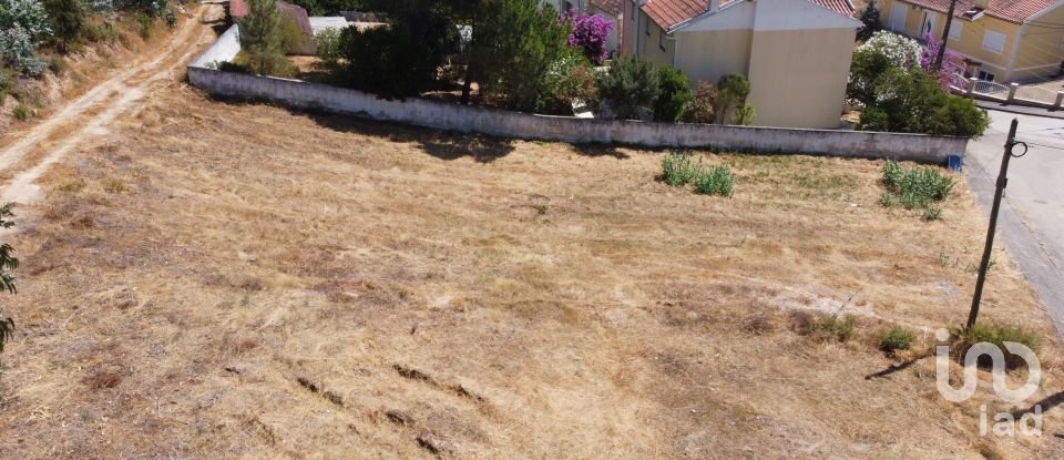 Terreno urbano em Alcanede de 544 m²
