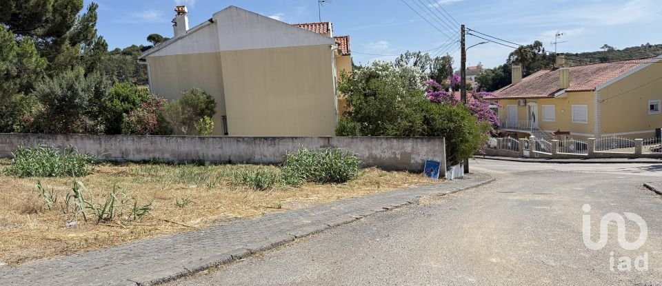 Terreno urbano em Alcanede de 544 m²
