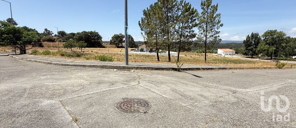 Building plot in Alcanede of 876 m²