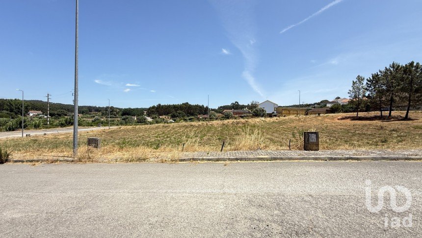 Terreno urbano em Alcanede de 679 m²