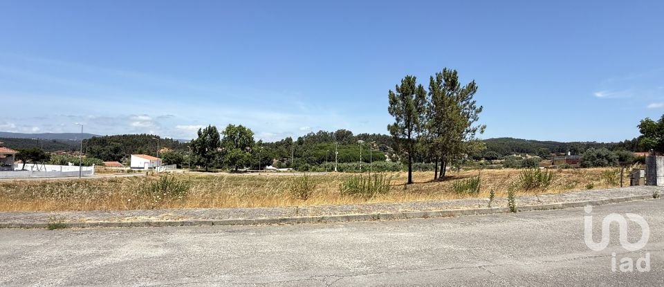 Terreno urbano em Alcanede de 679 m²