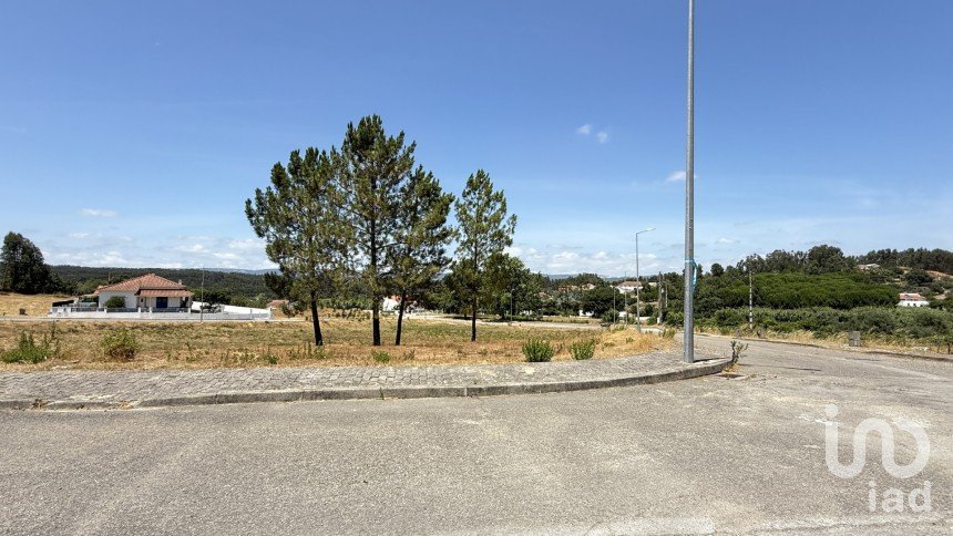 Building plot in Alcanede of 859 m²