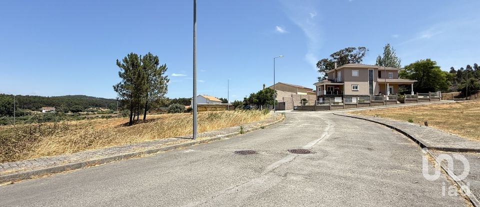 Building plot in Alcanede of 859 m²
