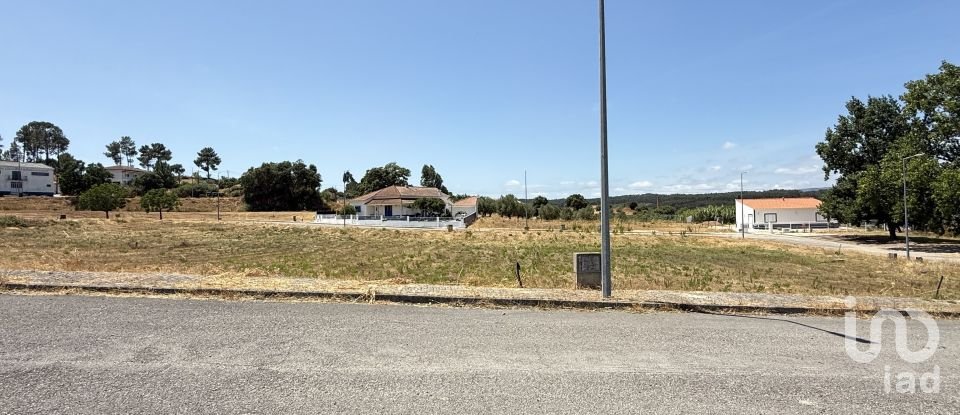 Terreno urbano em Alcanede de 792 m²