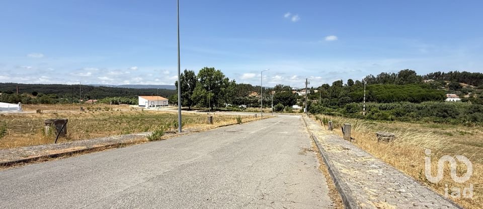 Terreno urbano em Alcanede de 792 m²