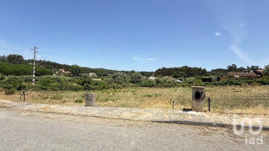 Terreno urbano em Alcanede de 488 m²