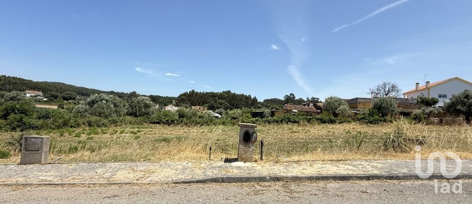 Terreno urbano em Alcanede de 488 m²