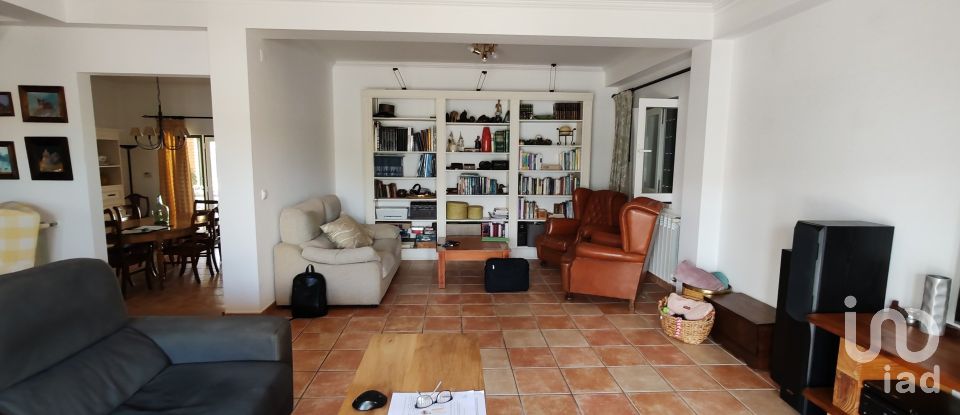 Moradia T3 em Nadadouro de 267 m²