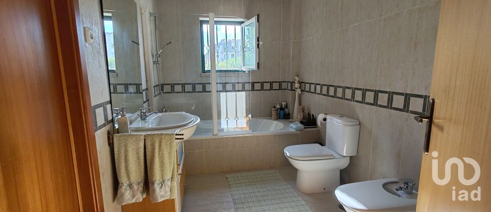 Moradia T3 em Nadadouro de 267 m²