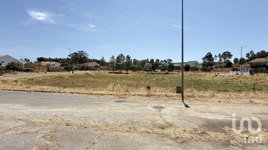 Terreno urbano em Alcanede de 782 m²