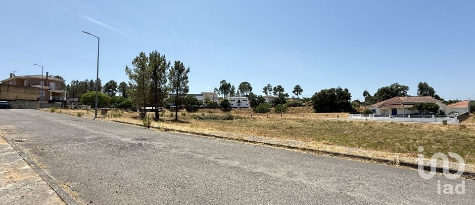 Terreno urbano em Alcanede de 782 m²
