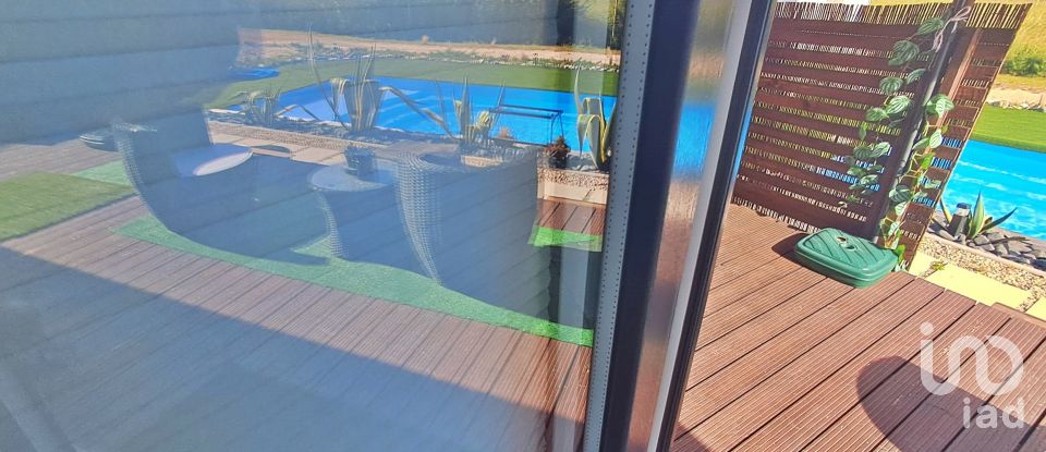 Casa T2 em Caldas da Rainha - Santo Onofre e Serra do Bouro de 107 m²