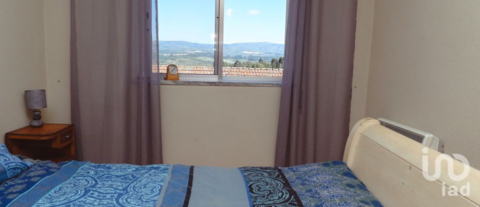 House T4 in Cativelos of 180 m²