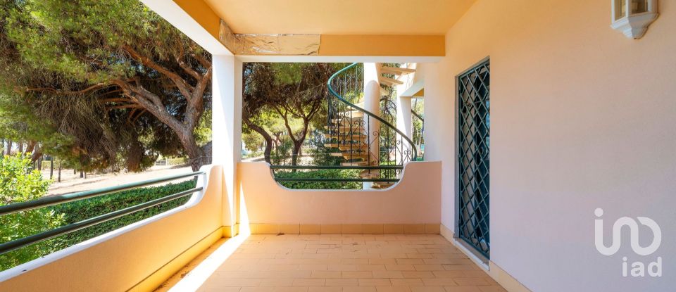 Moradia T8 em Quarteira de 364 m²