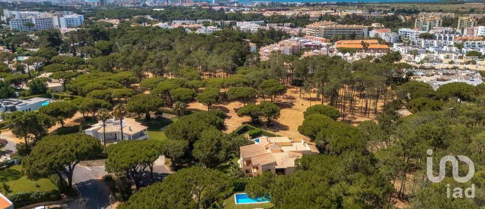 Moradia T8 em Quarteira de 364 m²