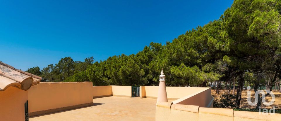 Moradia T8 em Quarteira de 364 m²