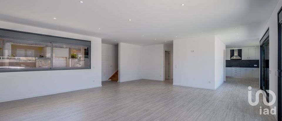 Moradia T4 em Silveira de 410 m²