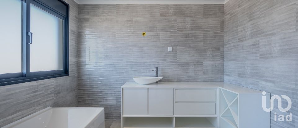 Moradia T4 em Silveira de 410 m²