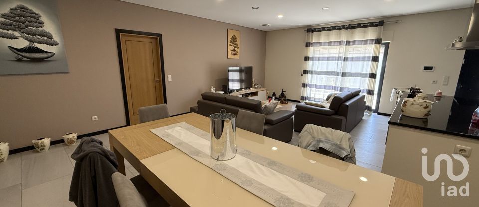 House T3 in Borbela e Lamas de Olo of 178 m²