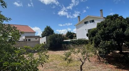Terreno em Charneca De Caparica E Sobreda de 315 m²