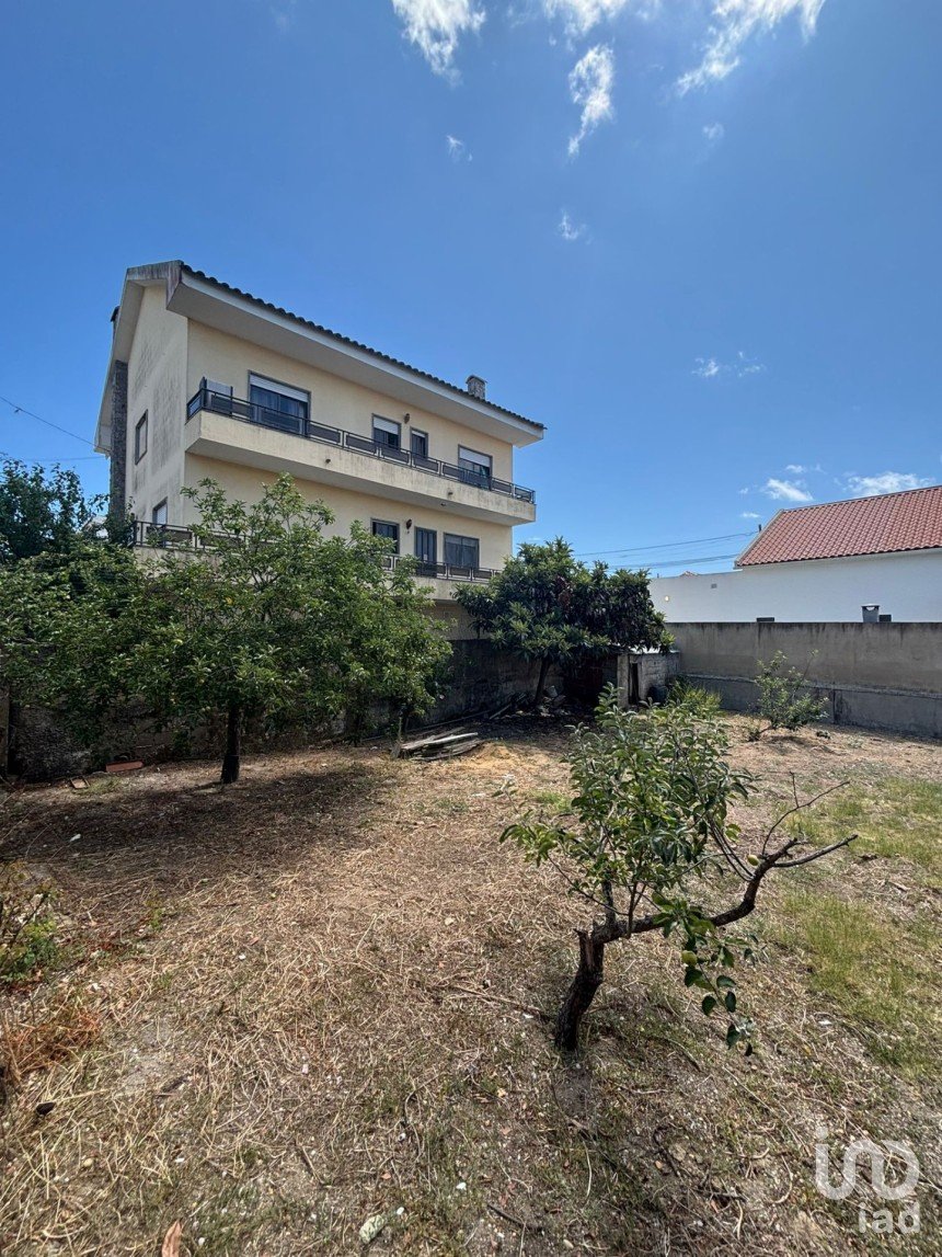 Terrain à Charneca De Caparica E Sobreda de 315 m²